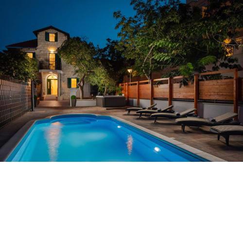 Luxury Villa Citadella with Pool