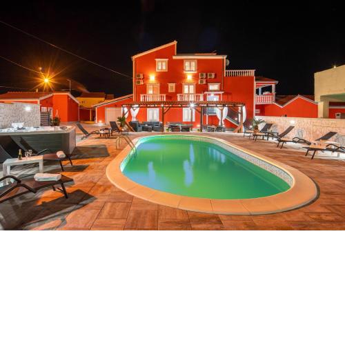 Luxury villa with a swimming pool Turanj, Biograd - 18274