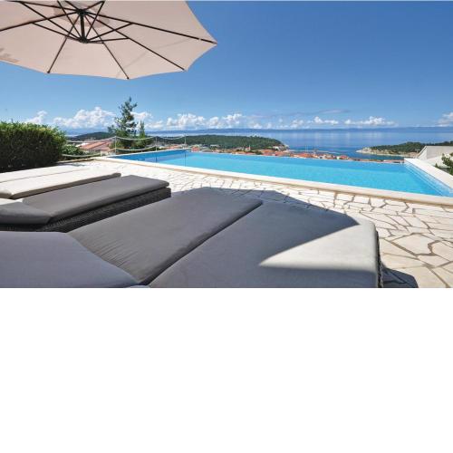 Luxury villa with heated pool, jacuzzi and sauna