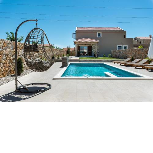 Luxury villa with pool,jacuzzi and sauna04 - by TA Leut Agency