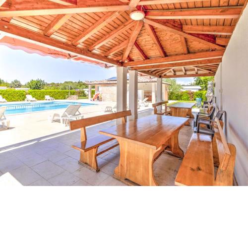 Magnificent Mobile Home in Banjole with Swimming Pool