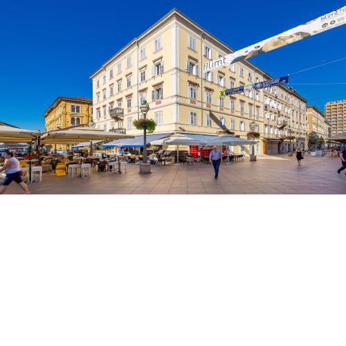Main Square - Lloyd apartment