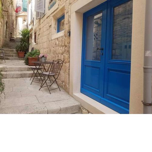 Marco's Nest -main door 1 bedroom duplex Old Town apartment