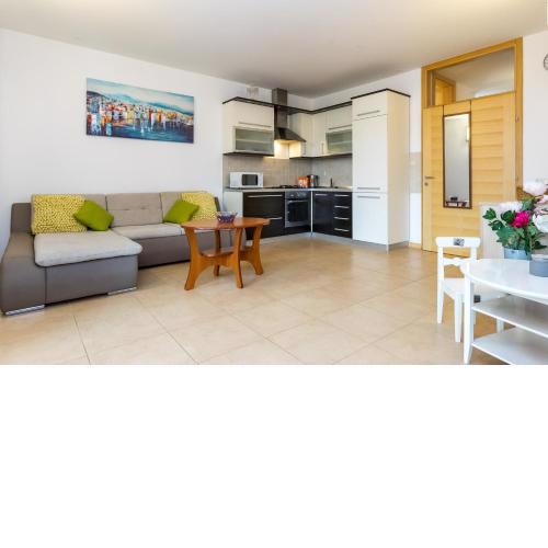 Maru Apartments