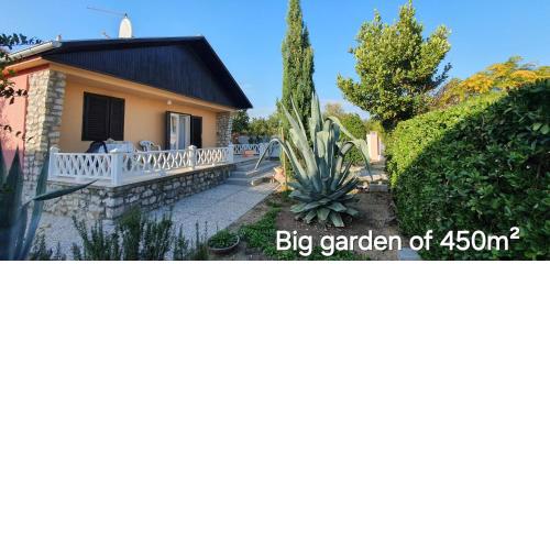 Mediterranean House 50m from the Sea