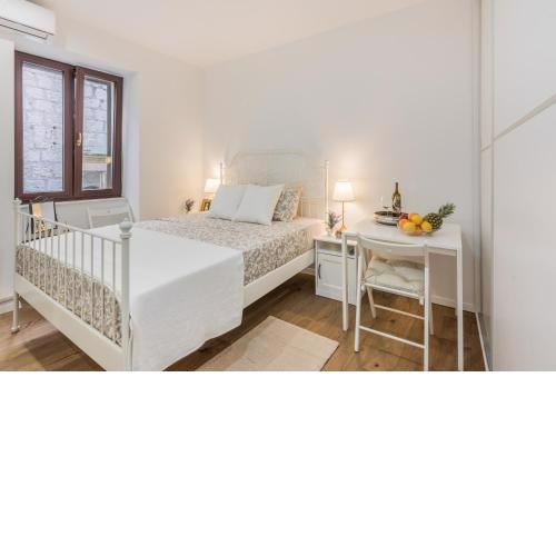 Mediterranean Vintage Room