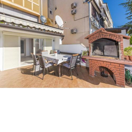 Meressa Leonardo Apartment