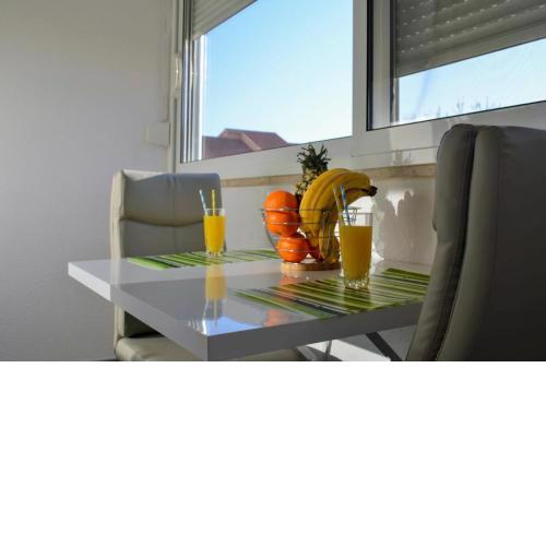 Mihaela studio apartmans 150m near the beach
