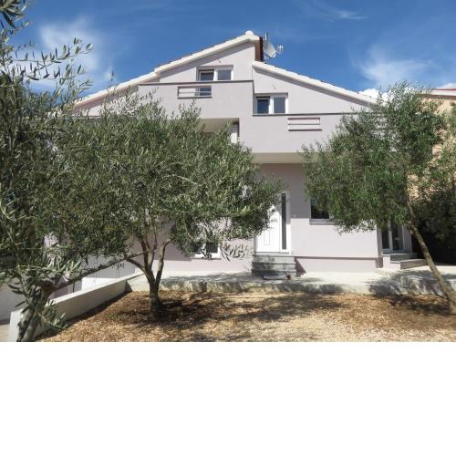 M&L Holliday home