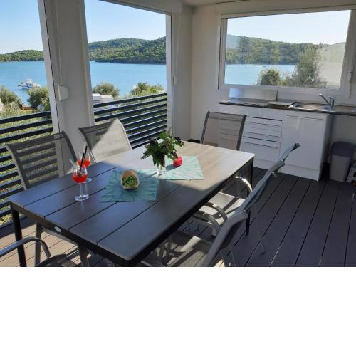 Mobile Home Tina Tisno