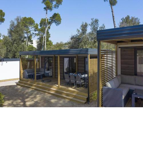 Mobile homes in Camp Soline at Biograd, with sand- and pebble beach