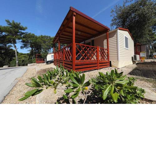 Mobile homes in Camp Soline at Biograd, with sand- and pebble beach