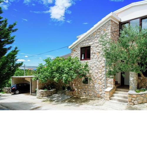 Modern Apartment in Starigrad with Garden