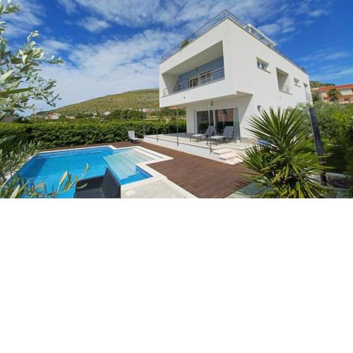 Modern design Villa with pool and beautiful sea view