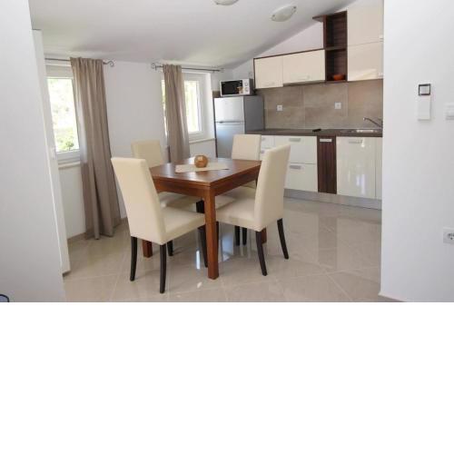 Modern eingerichtete Apartment für 2 Personen in einem Haus mit mehrere Apartments und mit Pool