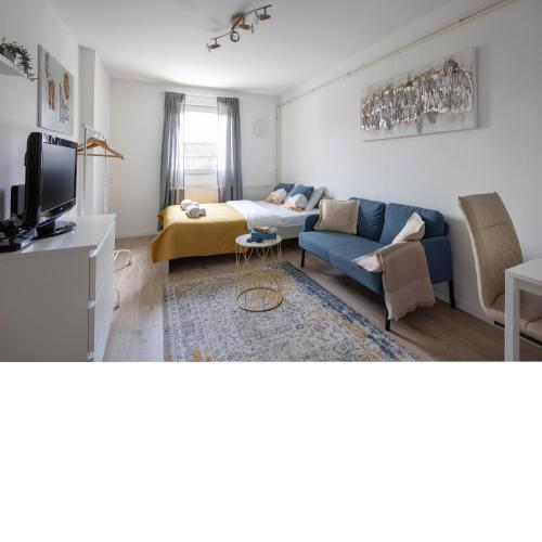 Modern studio near City Center