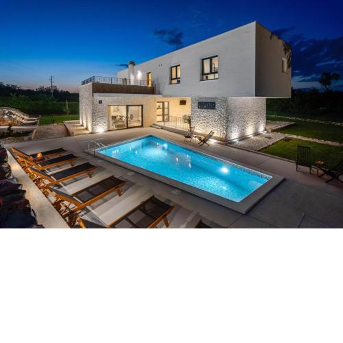 Modern Villa M30 with private pool, 3 en-suite bedrooms