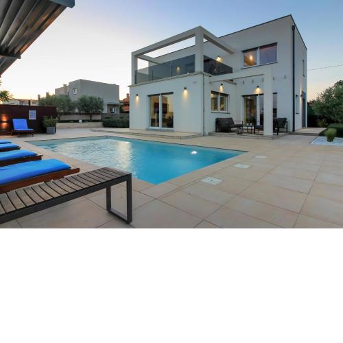 Modern villa Nerina with private pool near Pula