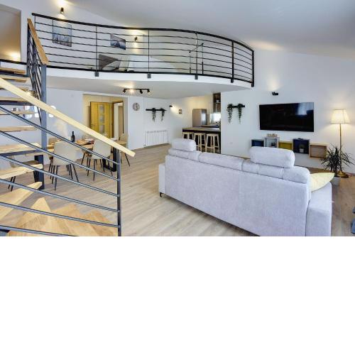 Moderne Ferienwohnung mit Balkon, BBQ, WLAN, Klima