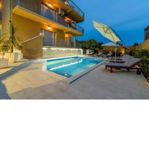 MY DALMATIA - Penthouse Apartment Zadar with shared pool