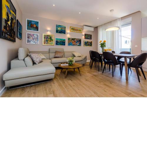 New Art Apartment