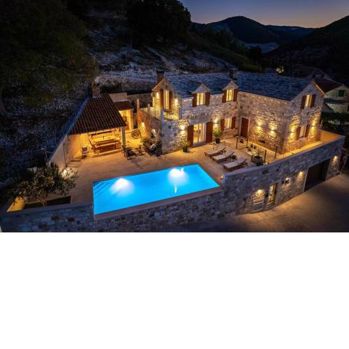 New Villa Ani! Traditional and luxurious 4-bedroom villa with heated pool and sea views