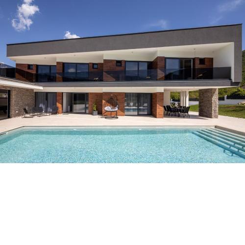 NEW! Villa Nella Foresta with private 66sqm heated pool, Whirlpool, Tennis court, Gym, Billiards, 4 en-suite bedrooms