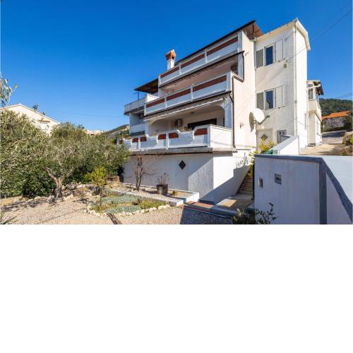 Nice Apartment In Barbat With Kitchen