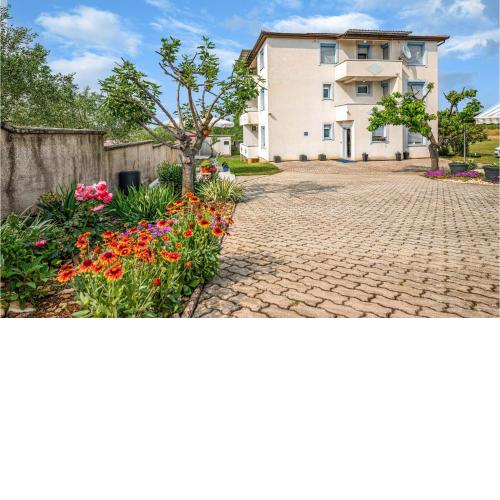 Nice Apartment In Fazana With Kitchen