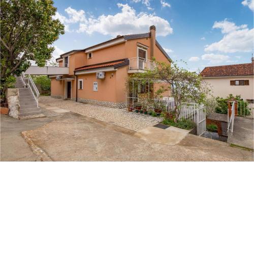Nice Apartment In Lovran With Wifi