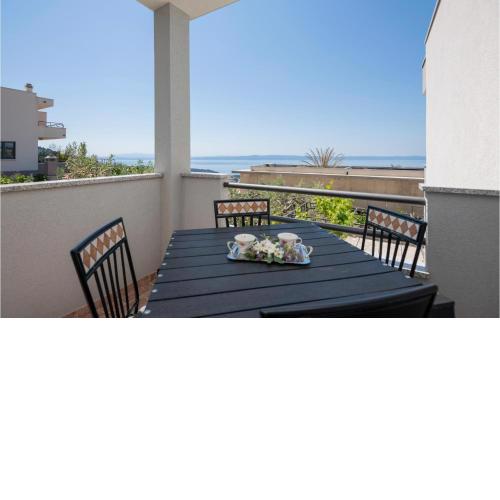 Nice Apartment In Makarska With Wifi