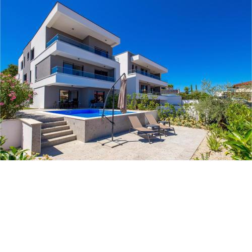 Nice Apartment In Malinska With Kitchen