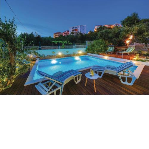 Nice Apartment In Okrug Gornji With Wifi