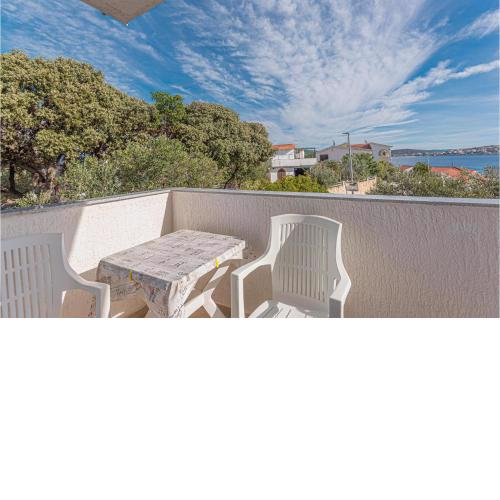 Nice Apartment In Ostricka Luka With Kitchen
