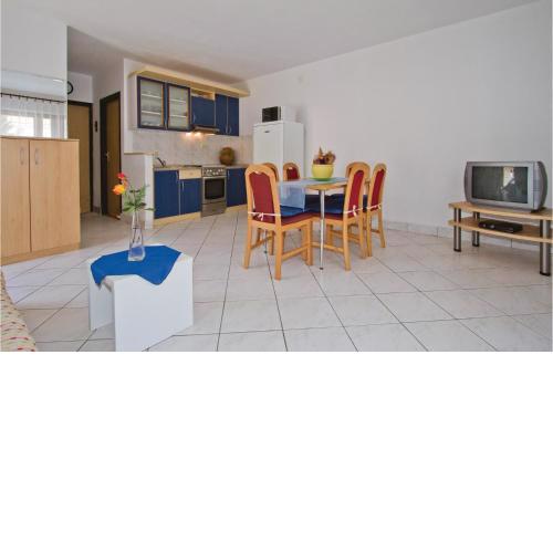 Nice Apartment In Privlaka With House Sea View