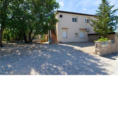 Nice Apartment In Starigrad Paklenica With Wifi