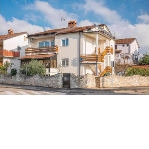 Nice Apartment In Umag With Wifi