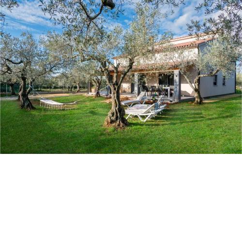 Nice Home In Fazana With Wifi