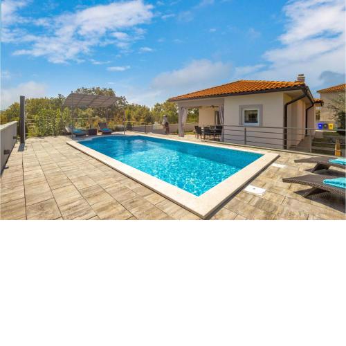 Nice Home In Kapovci With Outdoor Swimming Pool