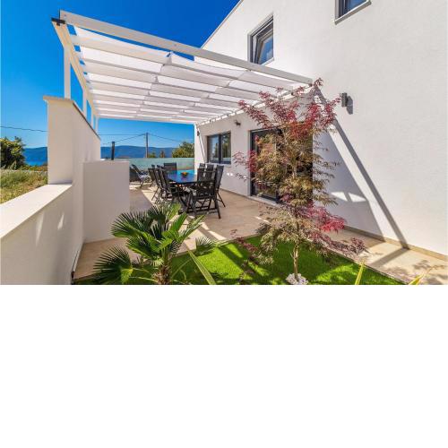 Nice Home In Linardici With Wifi