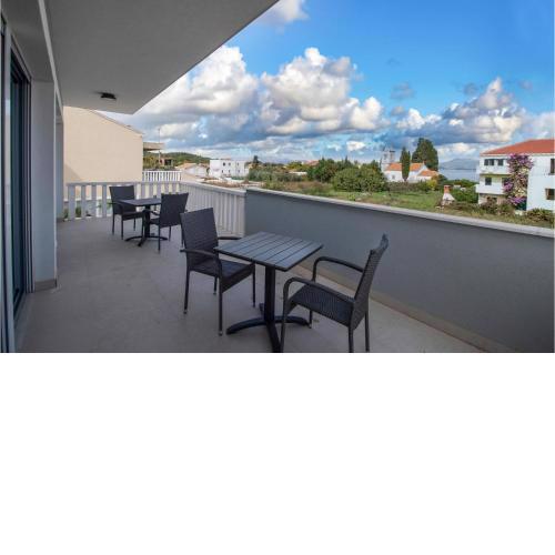Nice Home In Sreser With Jacuzzi