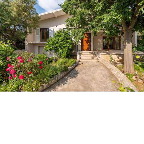 Nice Home In Zadar With Wifi And 4 Bedrooms