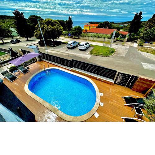 NOEL - three bedroom apartment with pool