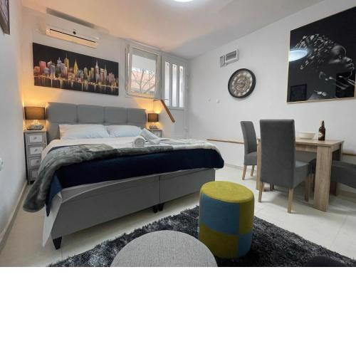 Old Town Bridge Apartment