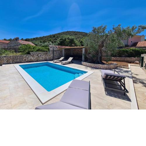 Olive Tree - House with Pool