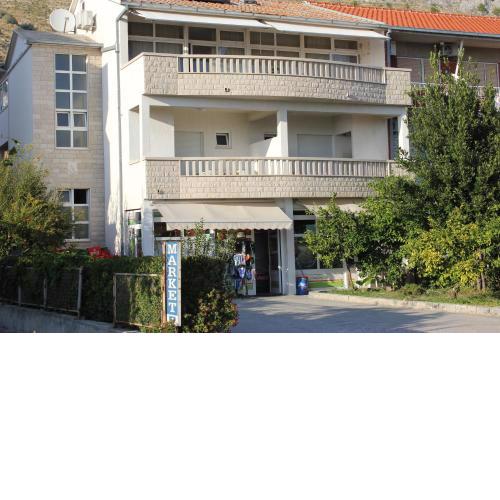 Omiš Duće sandy beach apartments Mare