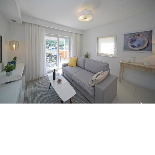 Oyster Paradise Blue Apartment