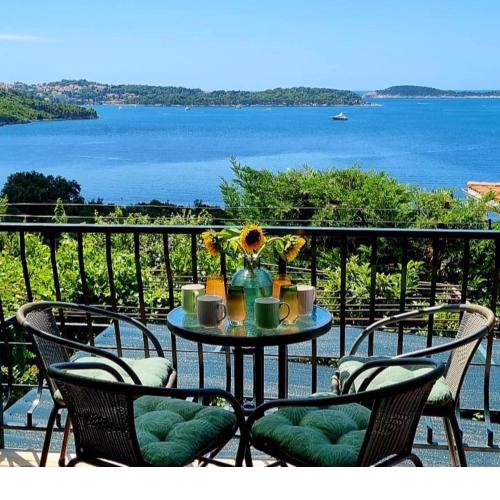 Paula Apartment - Green home by the sea