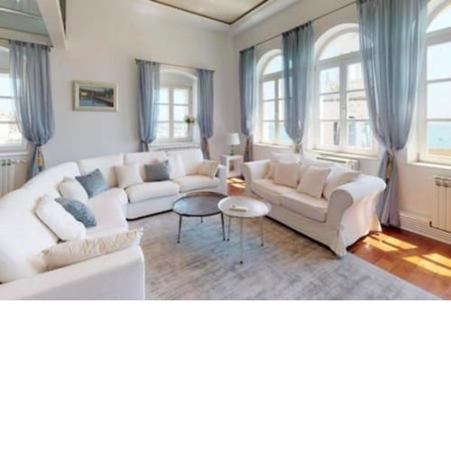 Penthouse Bajamonti in Deškovic Palace