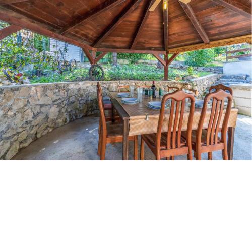 Pet Friendly Apartment In Bakar With Kitchen